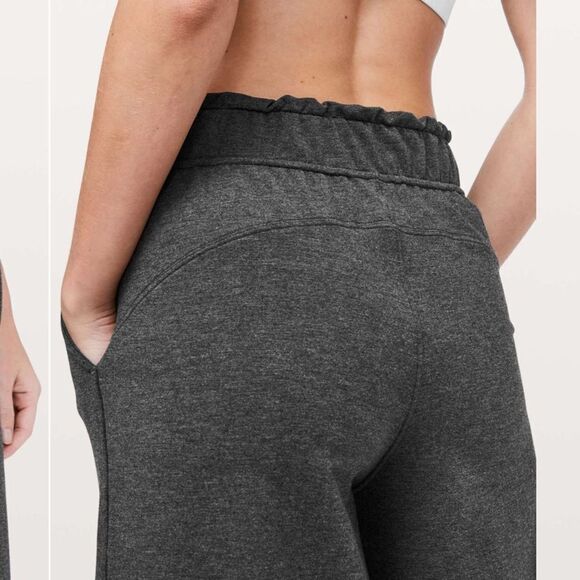 Lululemon Hello Sunday Crop
Heathered Mod Black! EUC size 10 - Picture 8 of 14